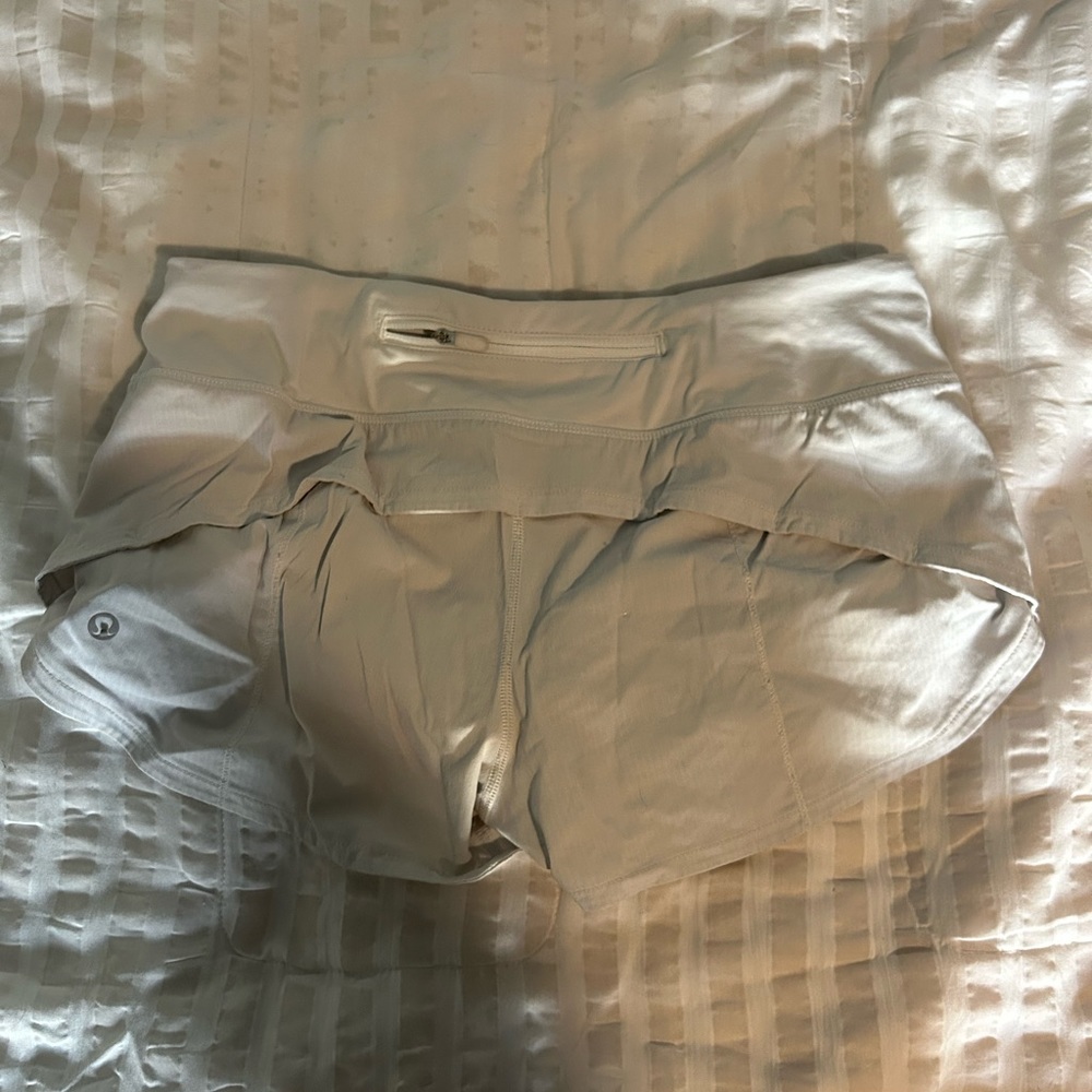 WHITE LULULEMON SPEED UPS